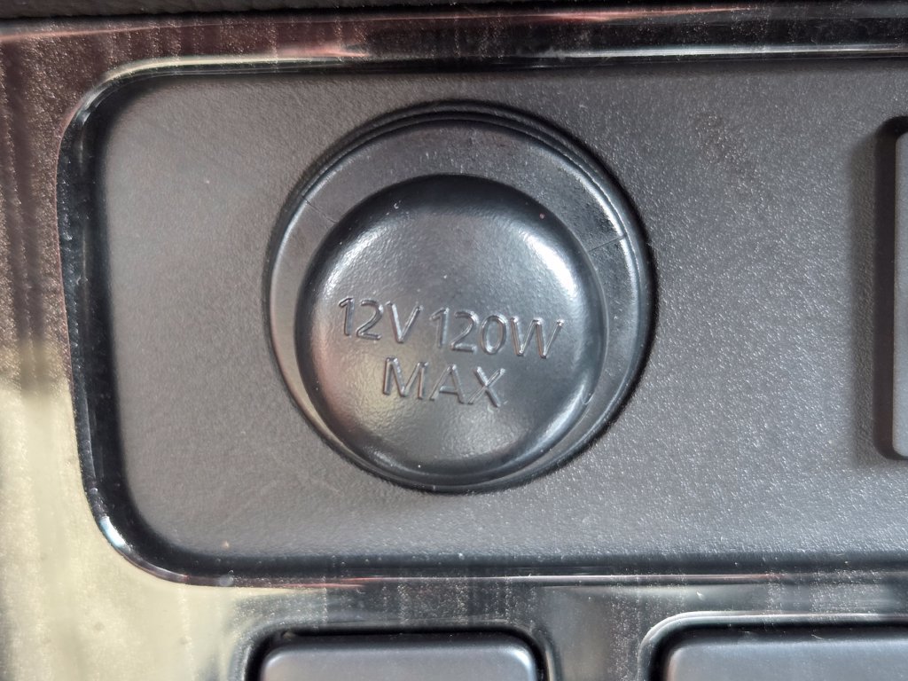 Used 2018 Mitsubishi Outlander 4WD Plug-In Hybrid image 12