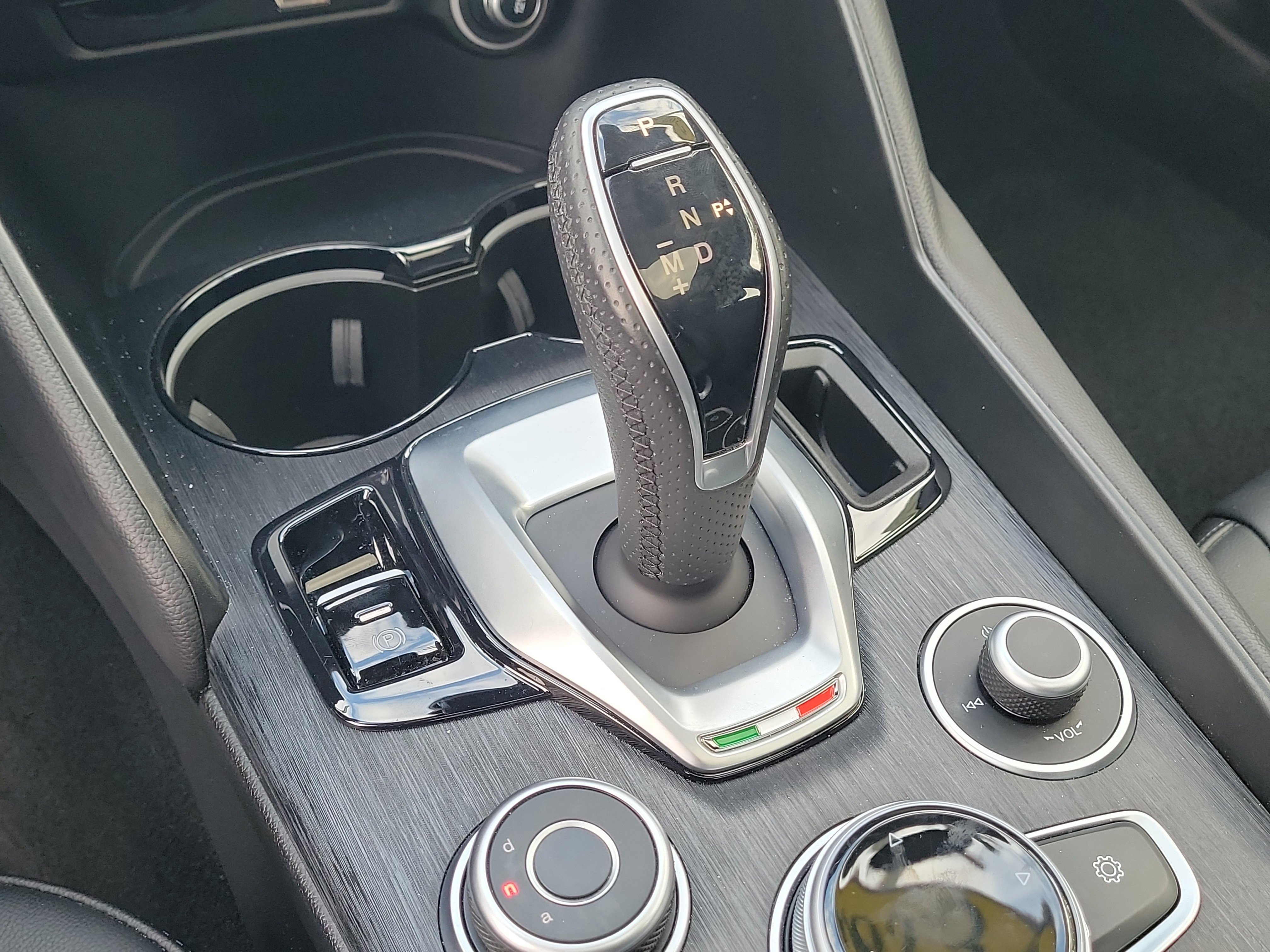 Used 2023 Alfa Romeo Giulia Sprint image 32