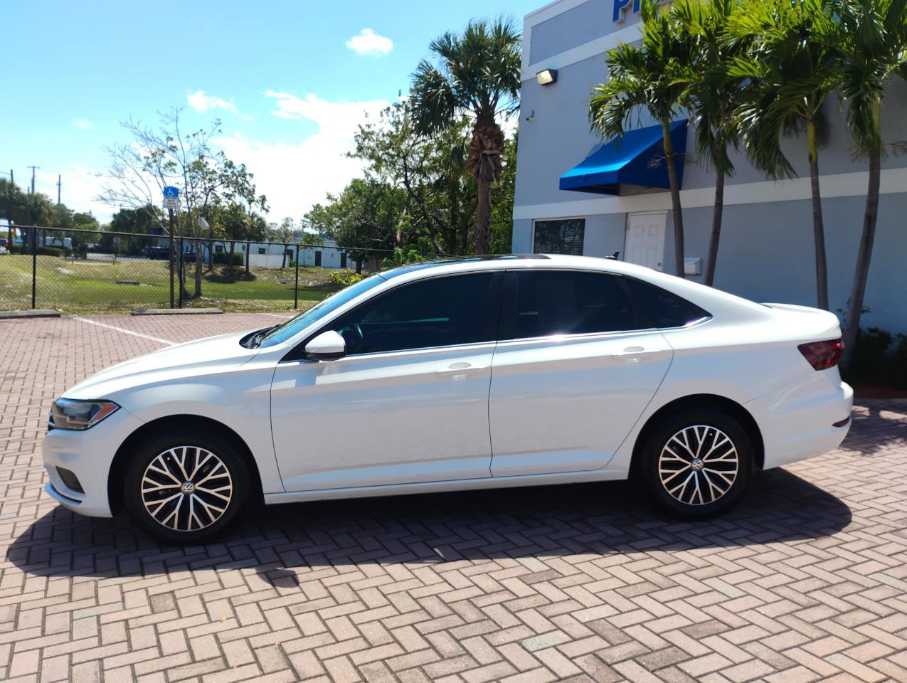 Used 2021 Volkswagen Jetta SE w/ SE Cold Weather Package FWD image 3