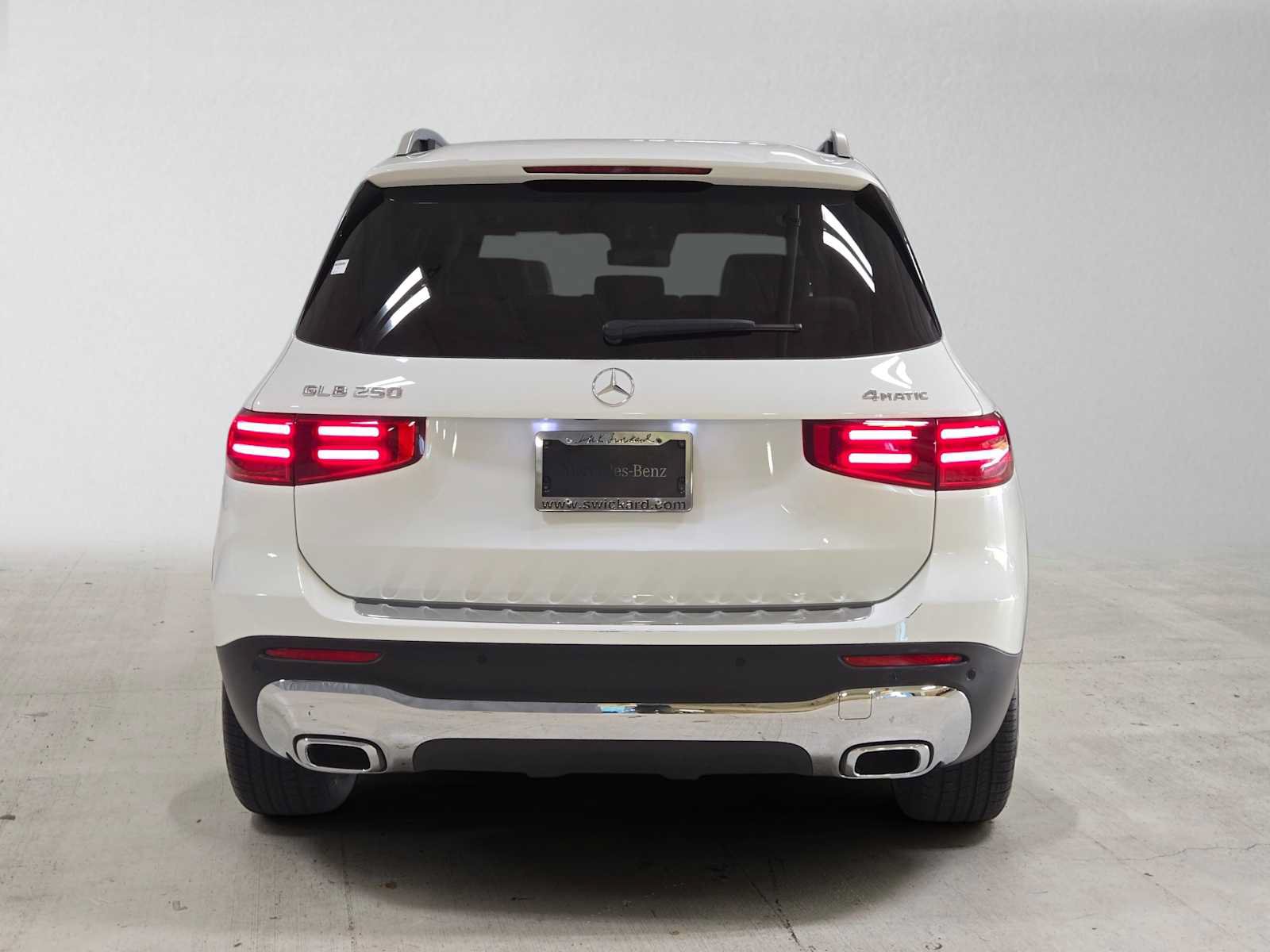 Used 2024 Mercedes-Benz GLB 250 4MATIC image 4
