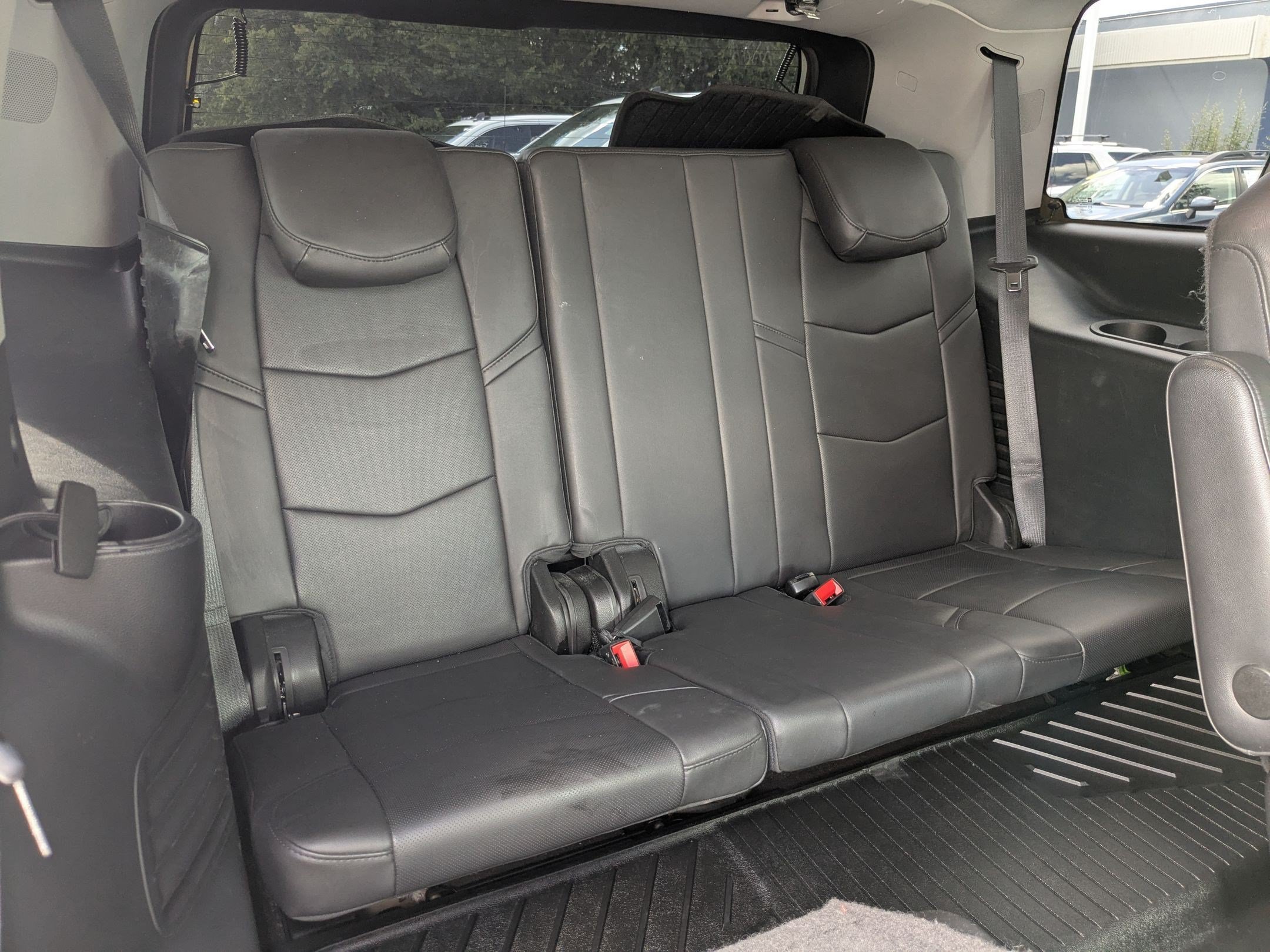 Certified 2020 Cadillac Escalade Premium Luxury AWD/4WD image 30