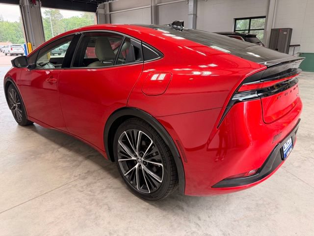 Used 2024 Toyota Prius XLE FWD image 6