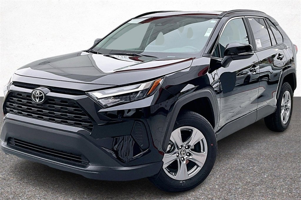 New 2025 Toyota RAV4 XLE w/ Convenience Package video 2