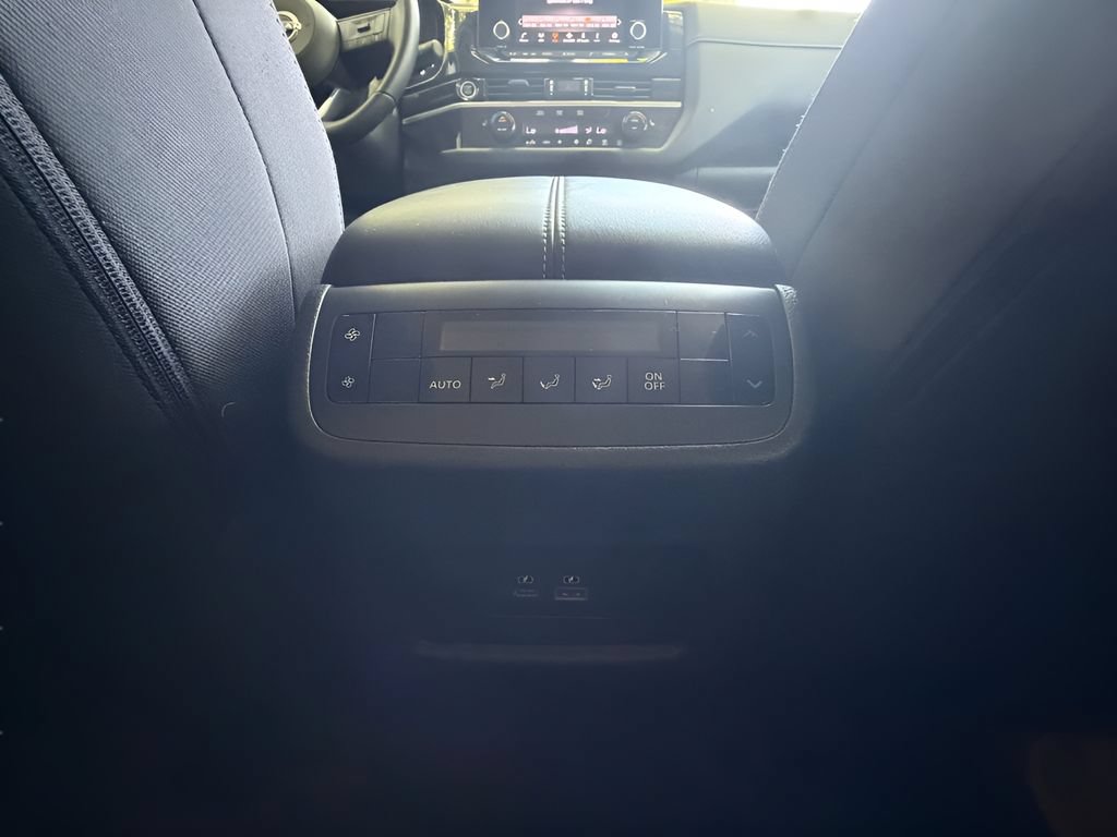 Used 2024 Nissan Pathfinder SV AWD/4WD image 9