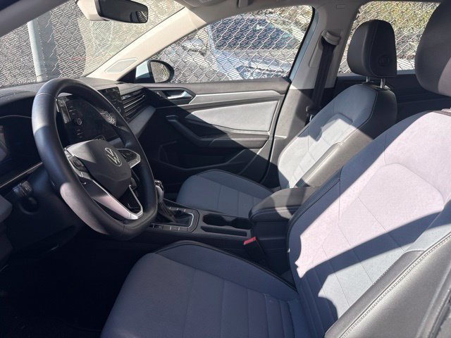 Certified 2025 Volkswagen Jetta SE FWD image 7