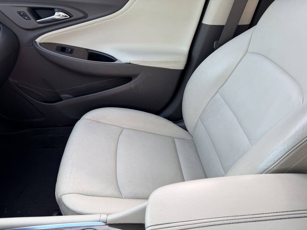 Used 2021 Chevrolet Malibu LT w/ Leather Package FWD image 11