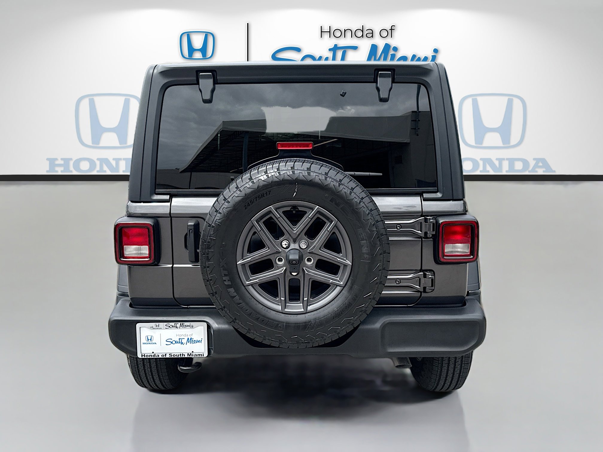 Used 2024 Jeep Wrangler Sport S image 6