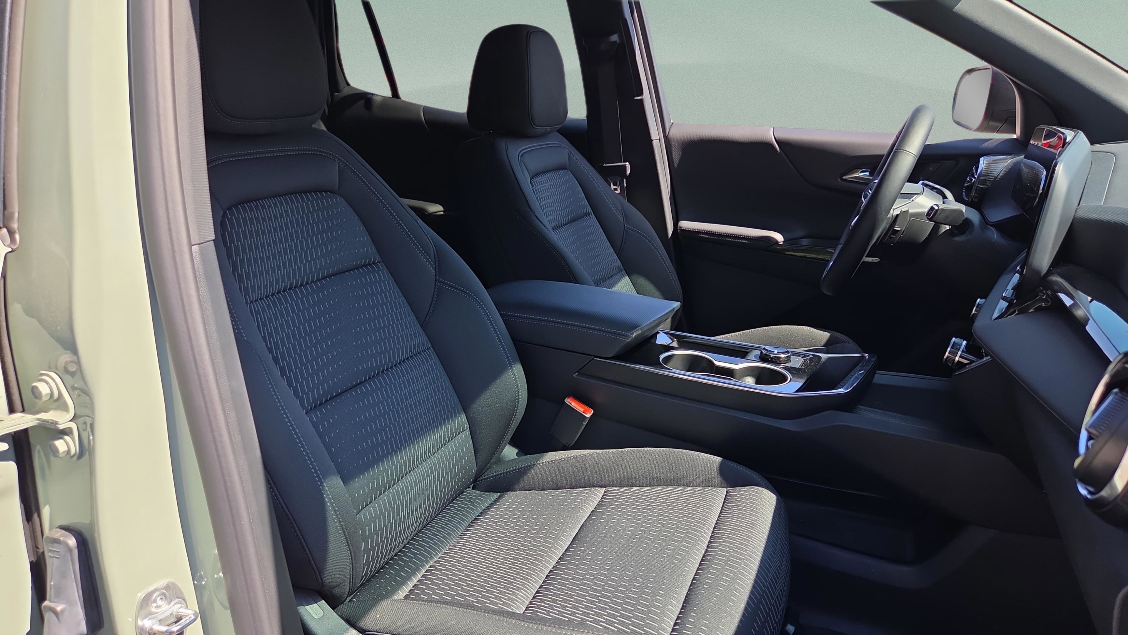 Used 2026 Chevrolet Equinox LT w/ Safety and Technology Package image 18