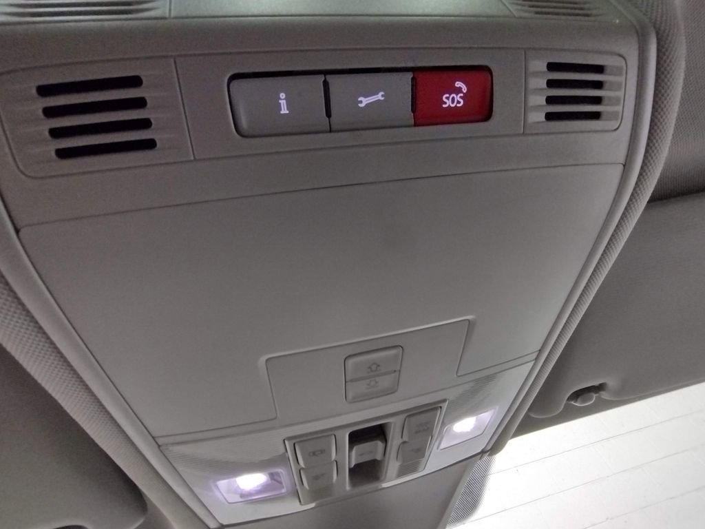 Used 2021 Volkswagen Tiguan SEL image 34