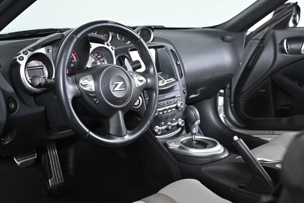 Used 2010 Nissan 370Z Touring w/ Sport Pkg image 16