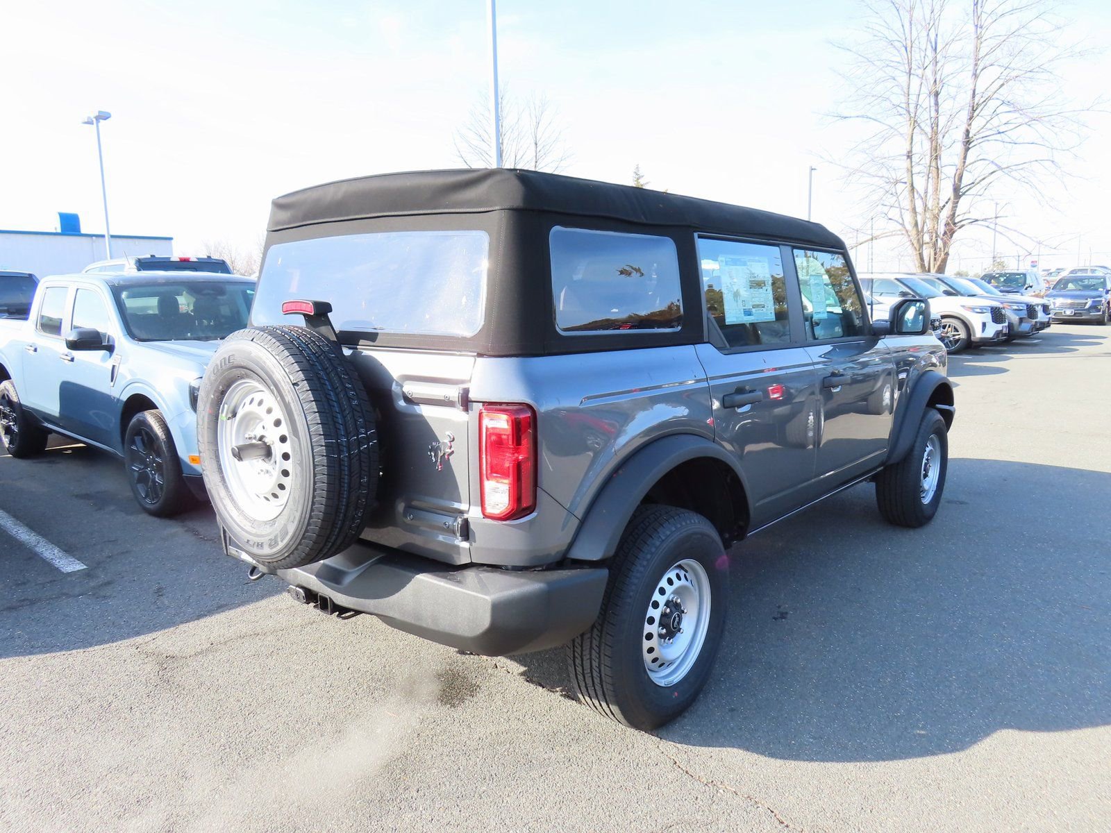 New 2025 Ford Bronco 4-Door image 4