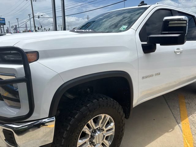 Used 2024 Chevrolet Silverado 2500 LT AWD/4WD image 2