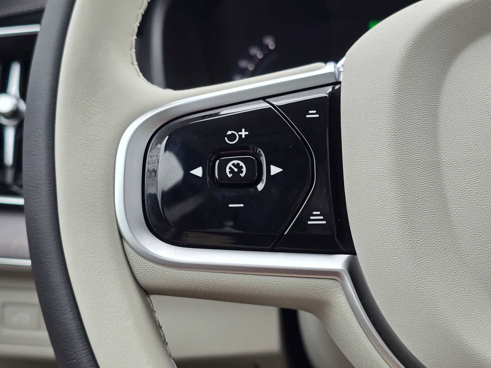 New 2026 Volvo XC90 T8 Ultra w/ Lounge Package image 32