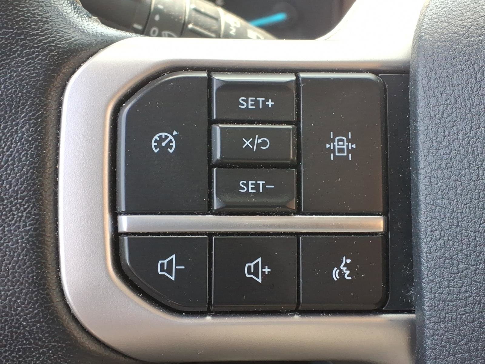 Used 2024 Ford Expedition XLT AWD/4WD image 25