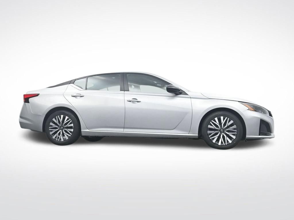 Used 2024 Nissan Altima 2.5 SV FWD image 33