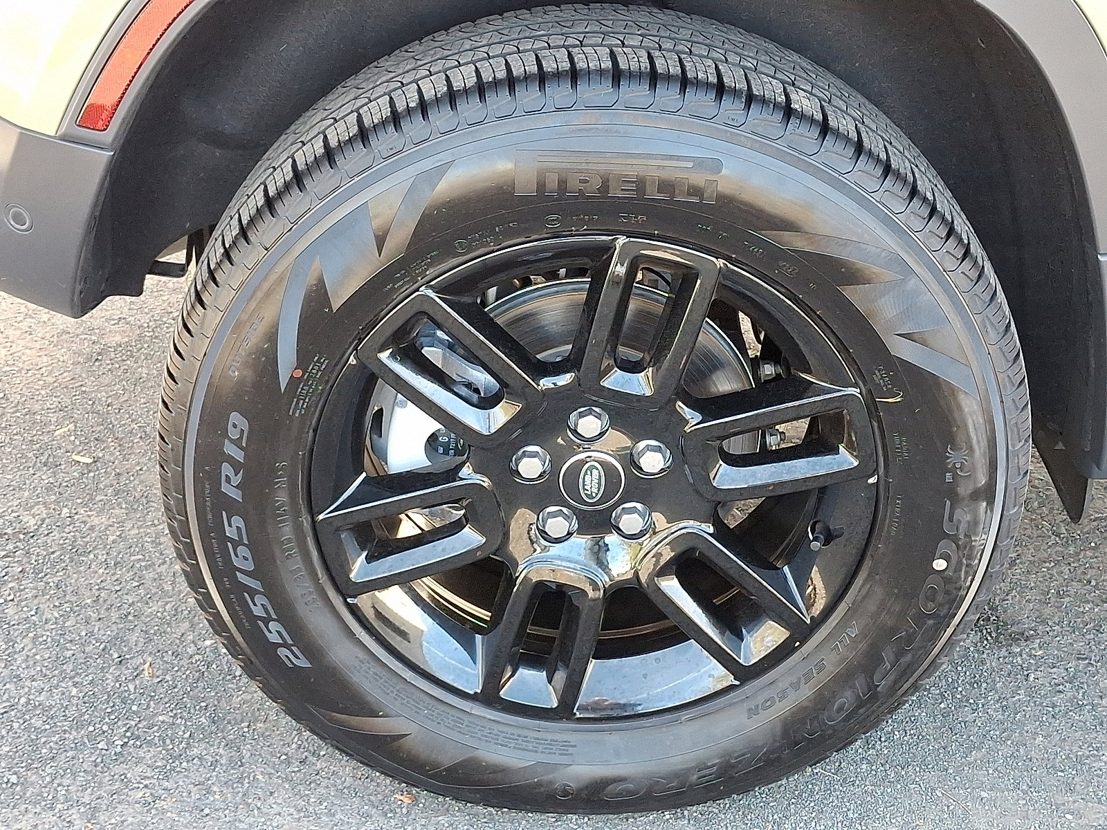 Used 2025 Land Rover Defender 110 S image 10