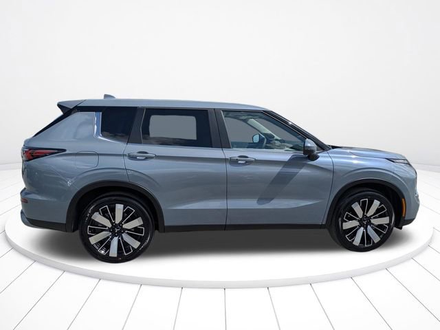 New 2026 Mitsubishi Outlander SE image 3