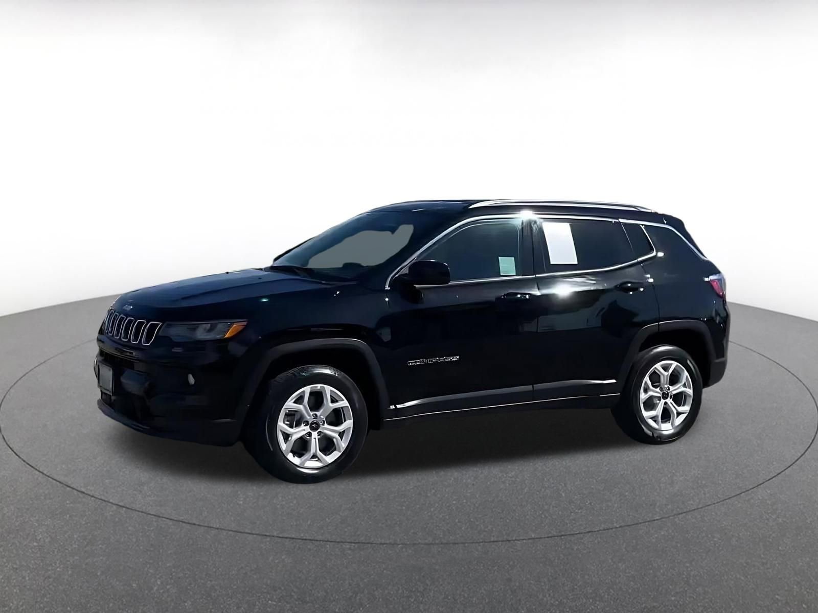 Used 2025 Jeep Compass Latitude image 9