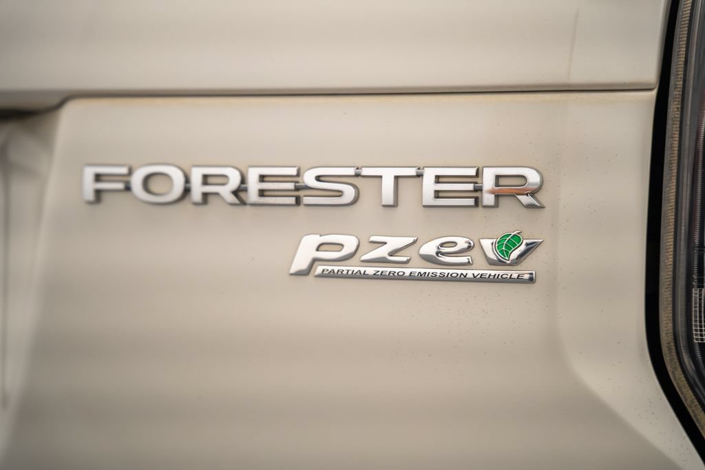 Used 2017 Subaru Forester 2.5i Premium w/ All-Weather Package AWD/4WD image 9