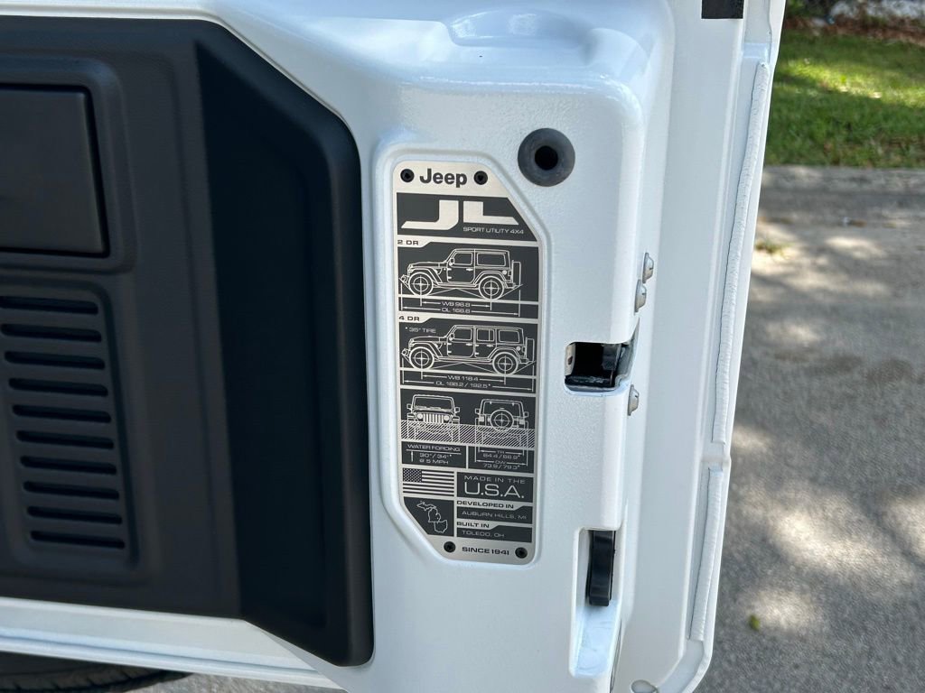 New 2025 Jeep Wrangler Sahara image 34