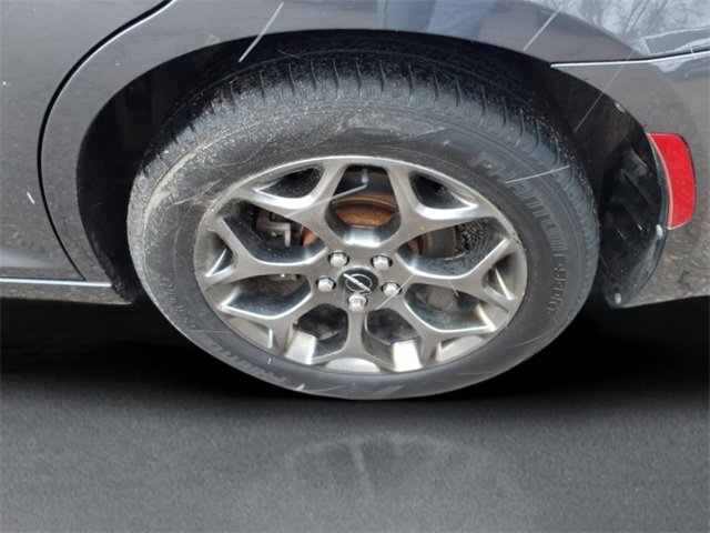 Used 2016 Chrysler 300 S image 6