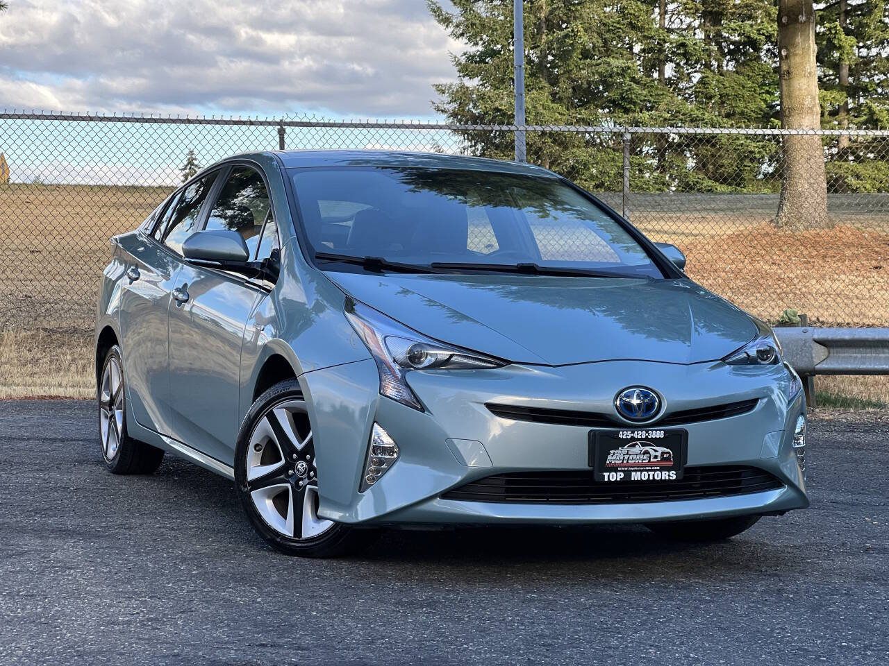 Used 2016 Toyota Prius Four Touring FWD image 1