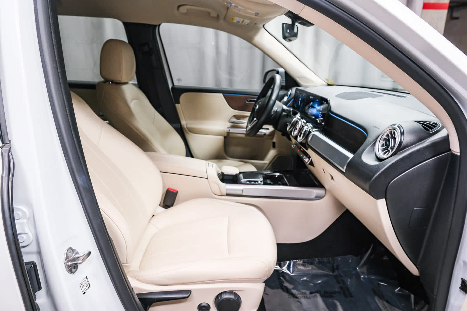 Used 2022 Mercedes-Benz GLB 250 4MATIC image 22