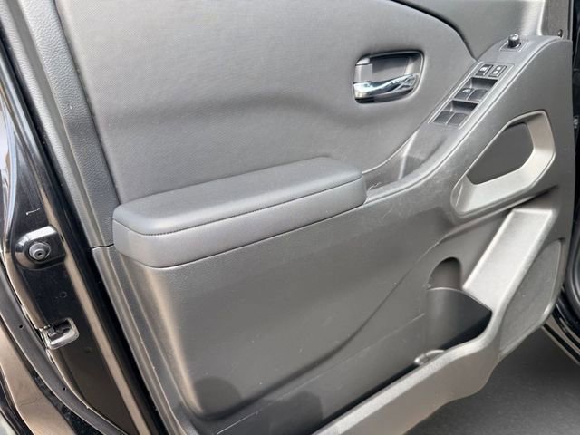Used 2022 Nissan Frontier SV image 23