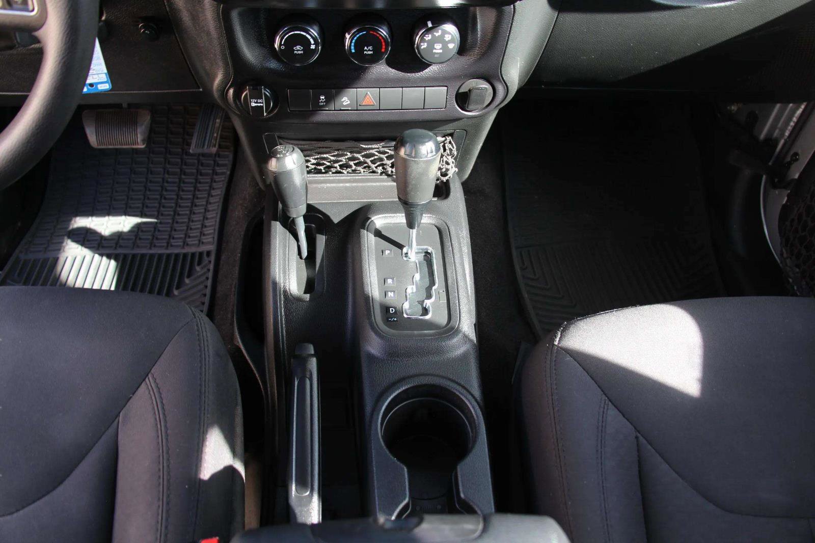Used 2015 Jeep Wrangler Unlimited Sport image 17