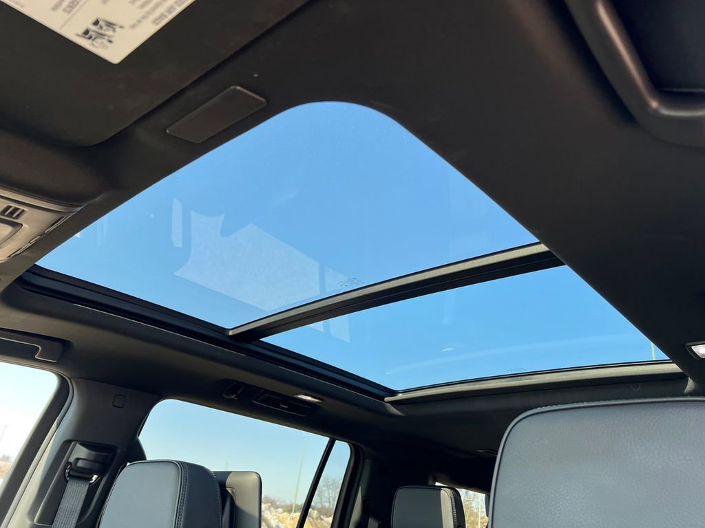 New 2025 GMC Yukon XL Denali w/ Denali Reserve Package image 10