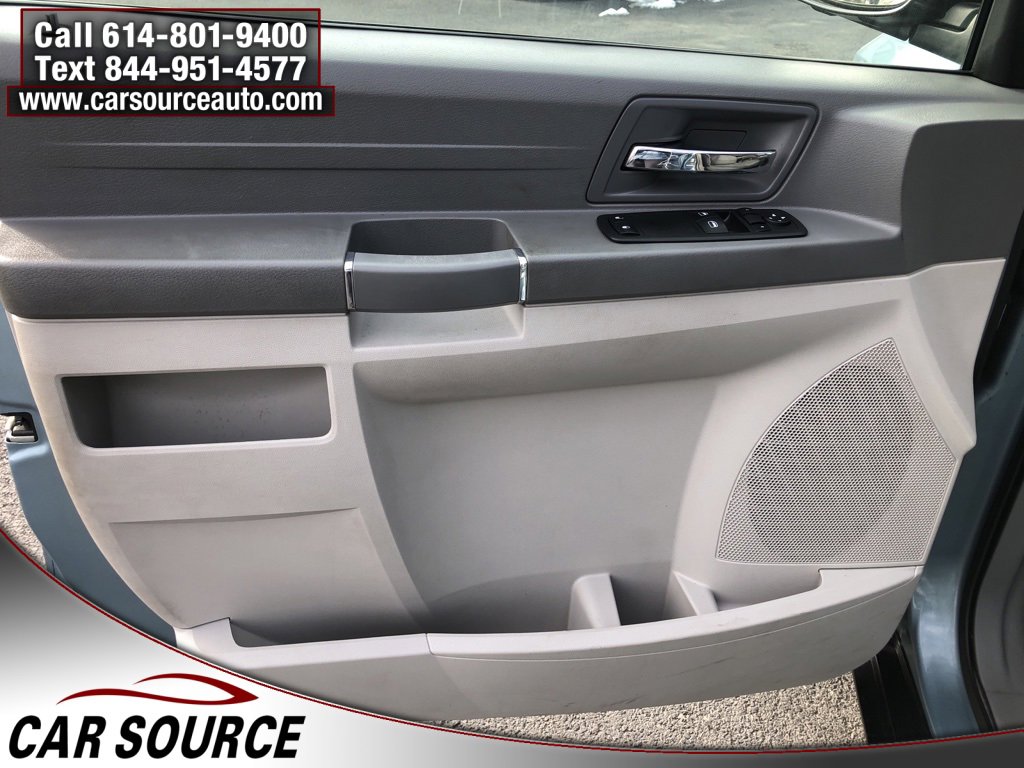 Used 2009 Chrysler Town & Country LX image 13