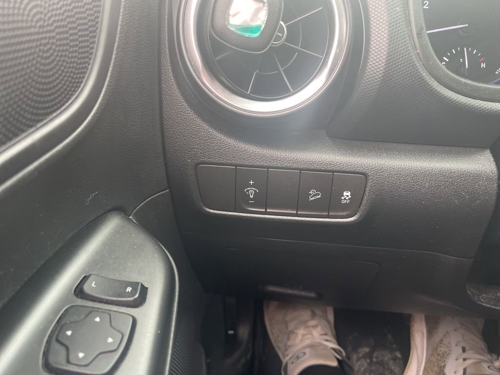 Used 2023 Hyundai Kona SEL image 13