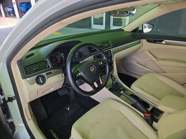 Used 2018 Volkswagen Passat 2.0T SE FWD image 11