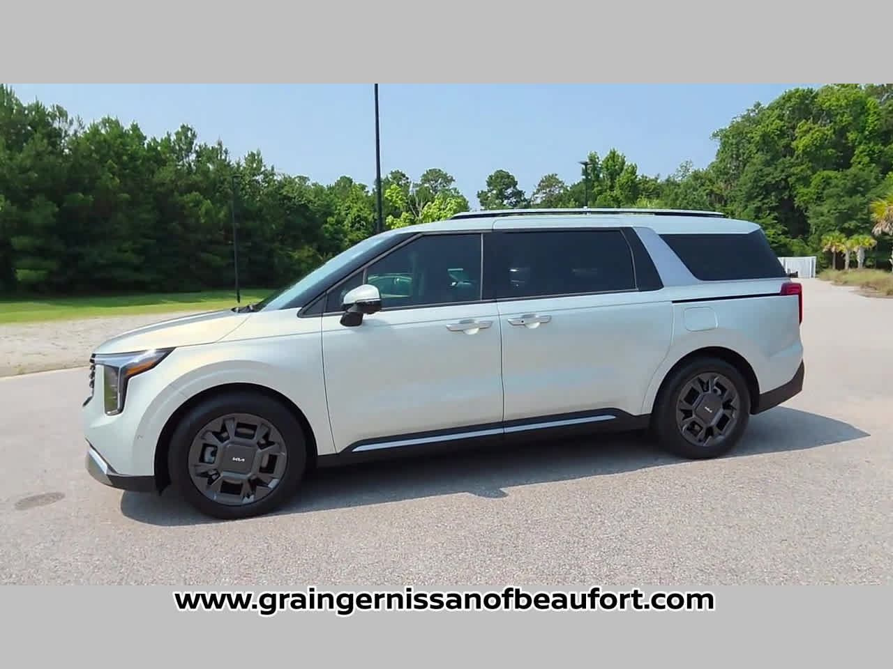 Used 2025 Kia Carnival SX FWD image 23