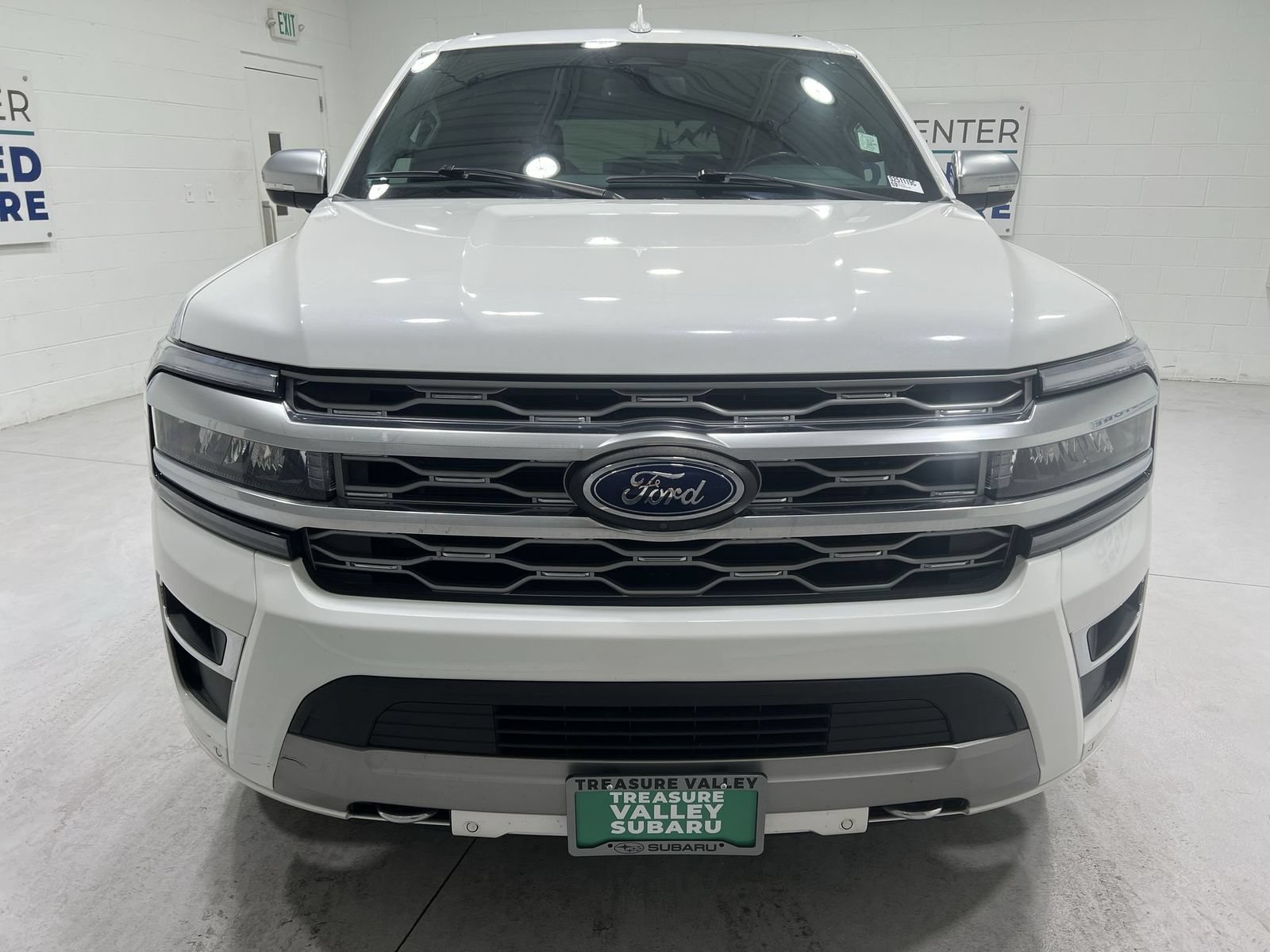 Used 2023 Ford Expedition Platinum AWD/4WD image 3