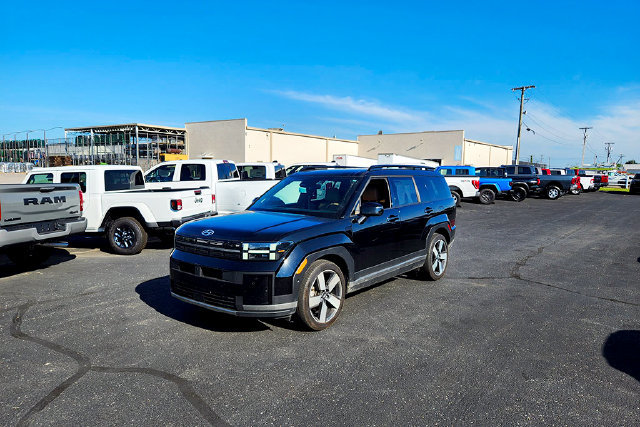Used 2025 Hyundai Santa Fe Limited AWD/4WD image 3