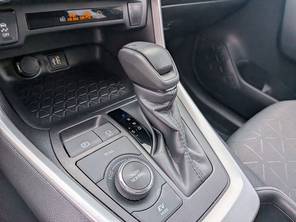 Used 2025 Toyota RAV4 XLE image 18