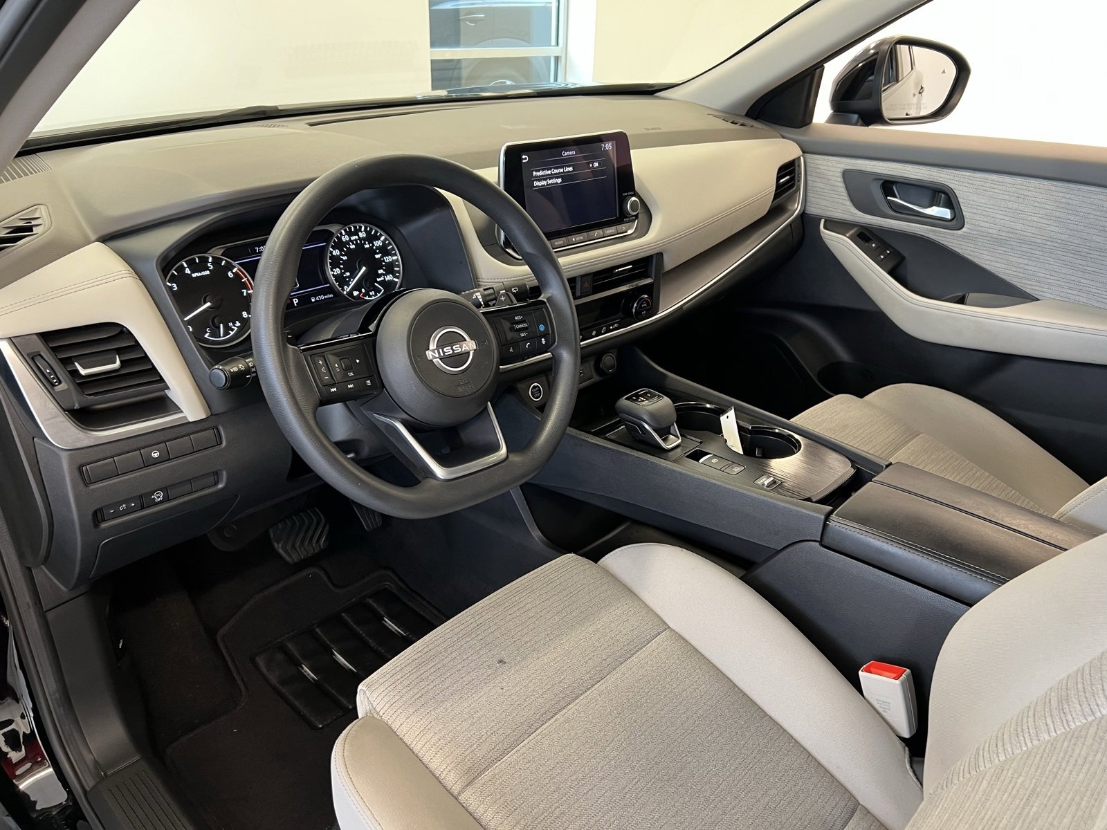 Used 2023 Nissan Rogue SV image 27