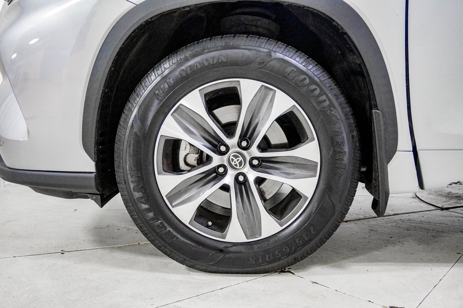 Used 2021 Toyota Highlander XLE image 16