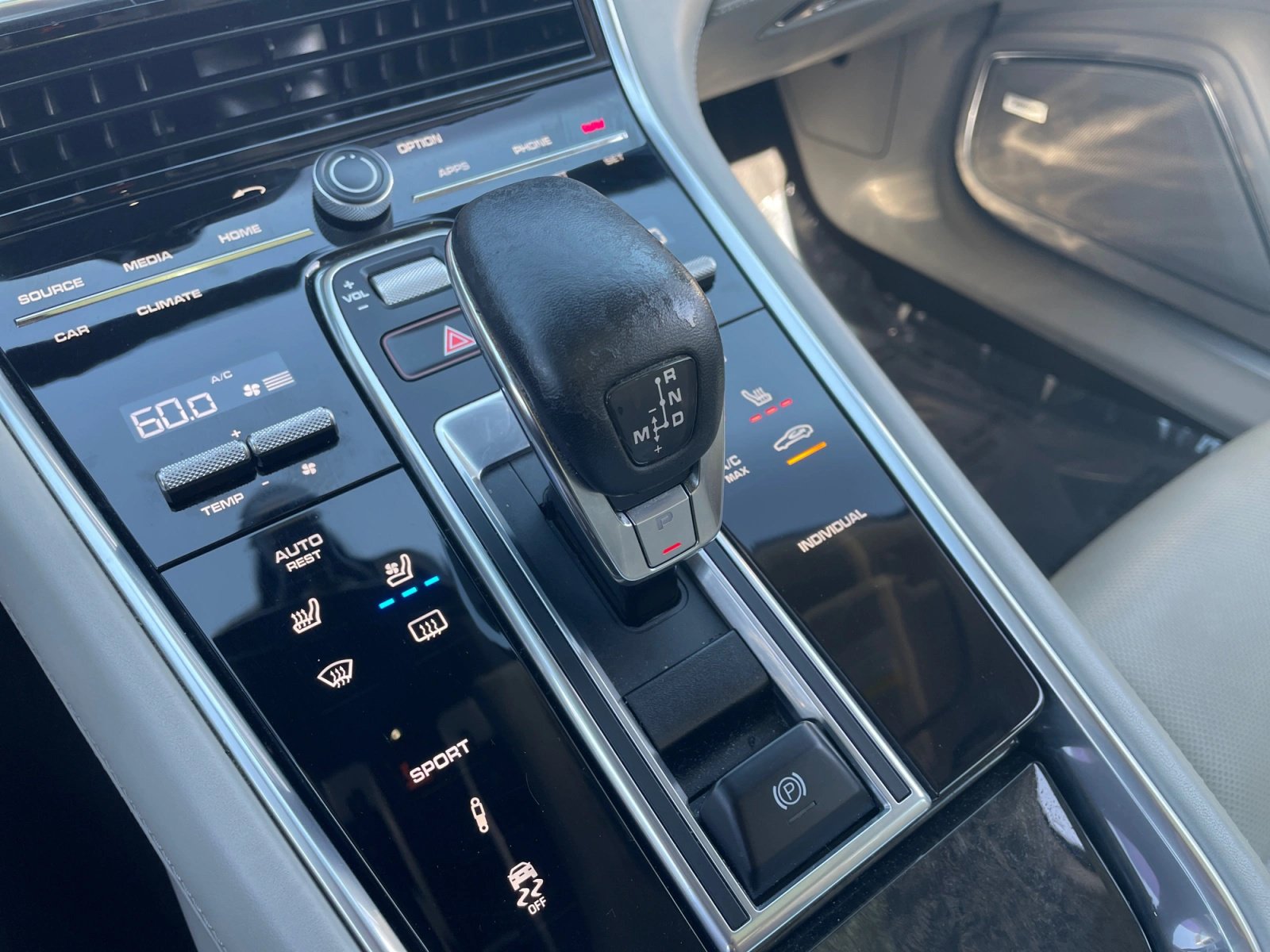 Used 2018 Porsche Panamera 4 Executive AWD/4WD image 18
