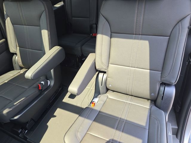 New 2025 Chevrolet Suburban High Country AWD/4WD image 26