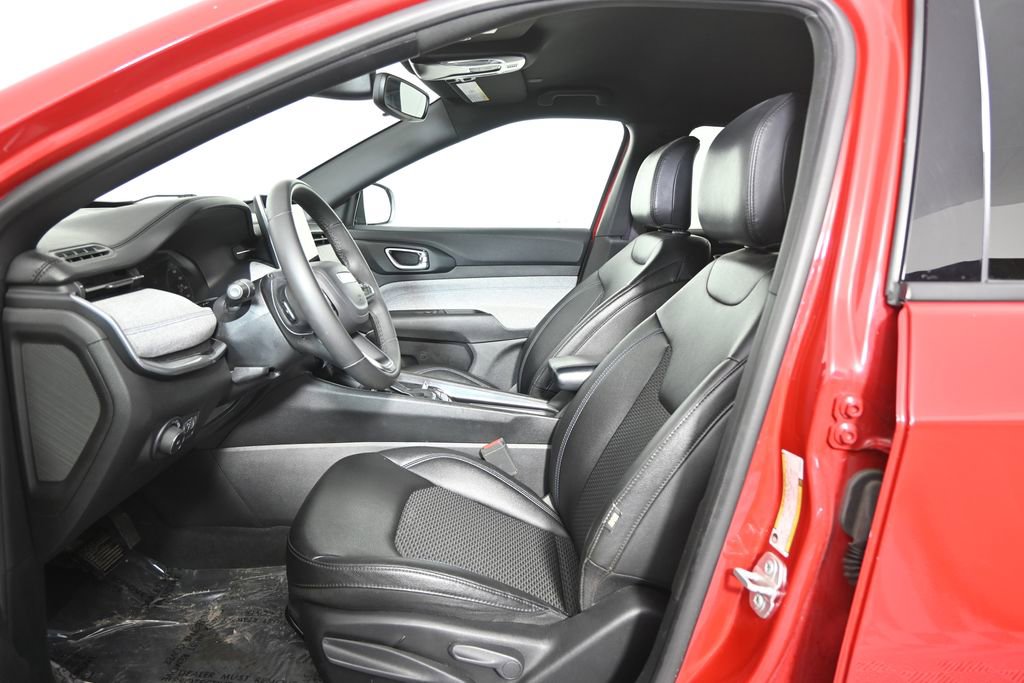 Used 2024 Jeep Compass Latitude image 20