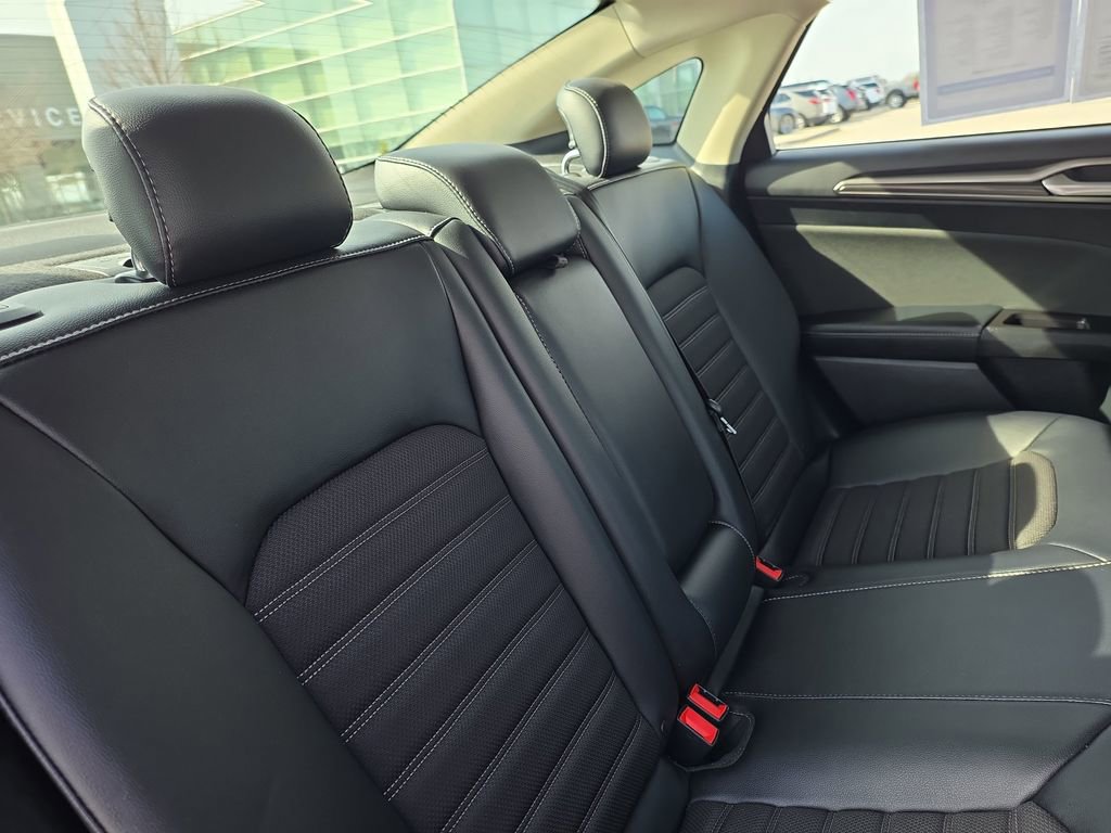 Used 2017 Ford Fusion SE w/ Equipment Group 201A image 30