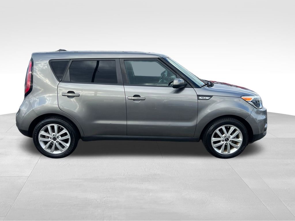 Used 2018 Kia Soul + image 9