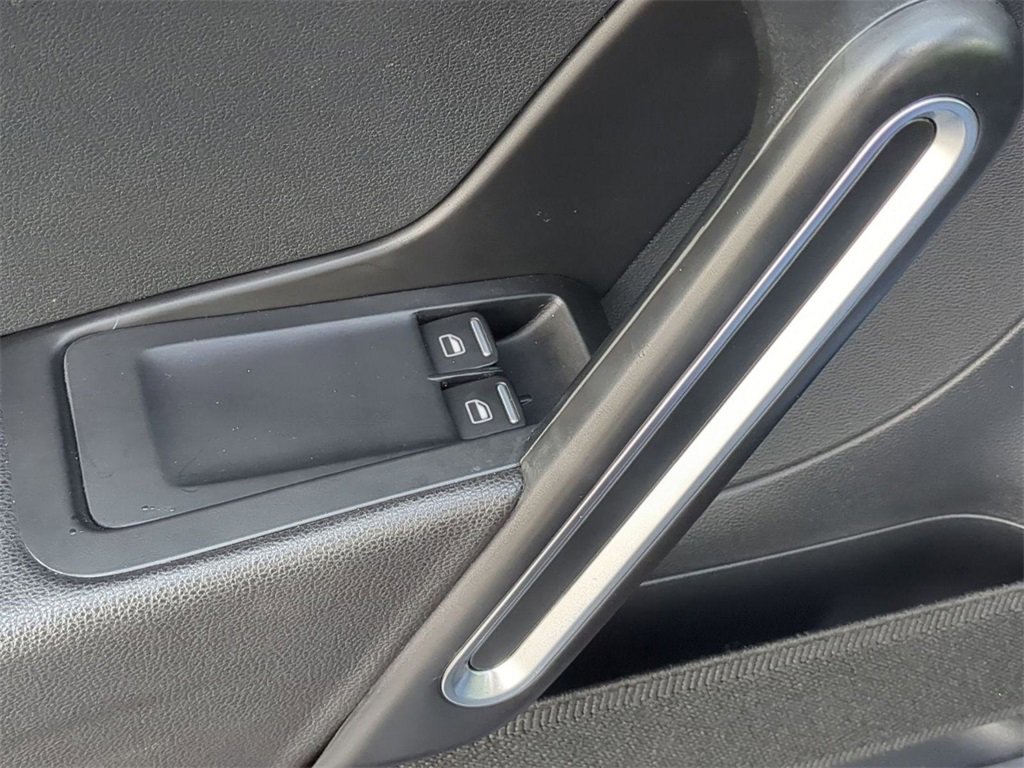 Used 2019 Volkswagen Beetle 2.0T SE image 11