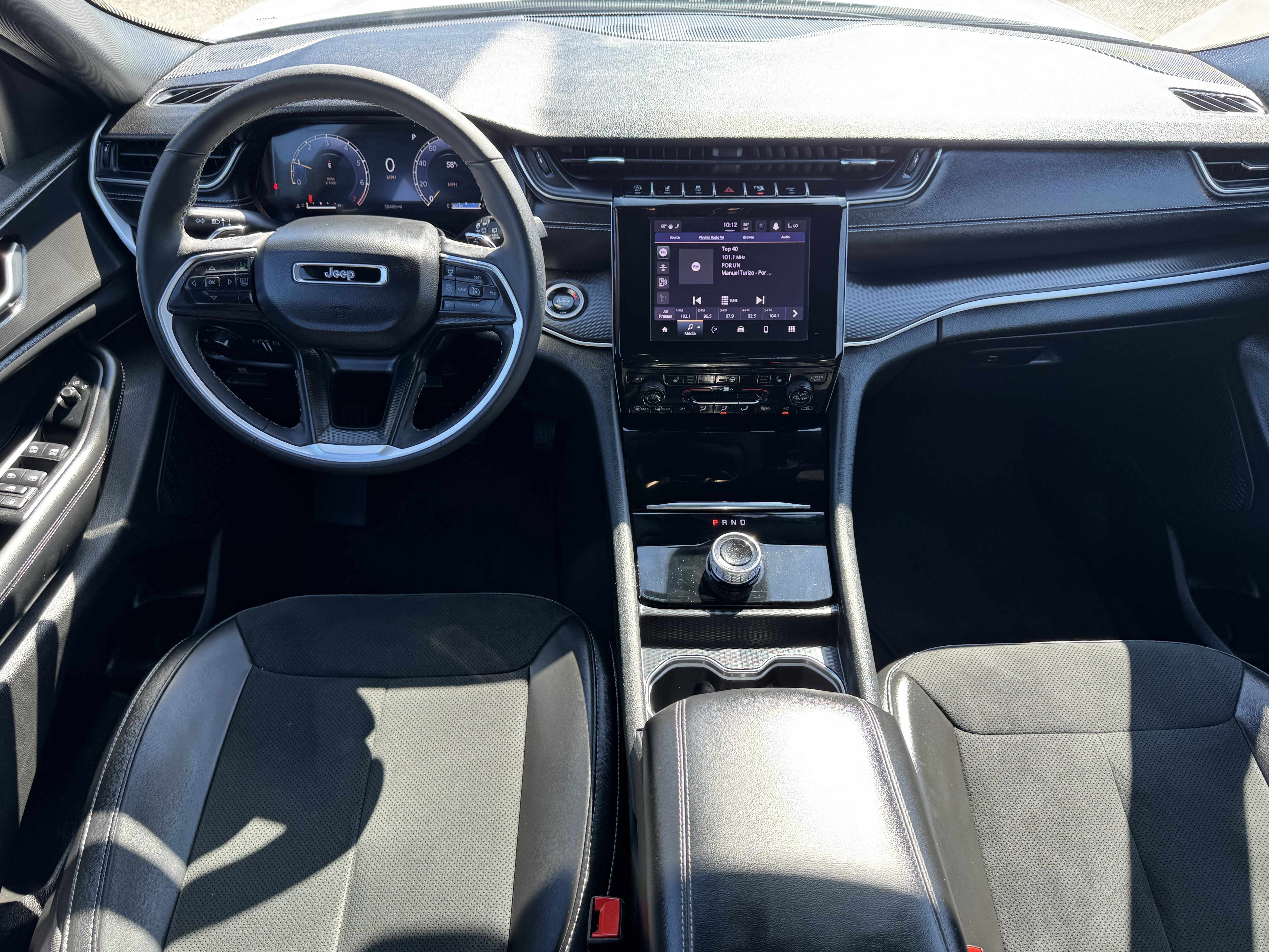 Used 2025 Jeep Grand Cherokee Altitude image 13