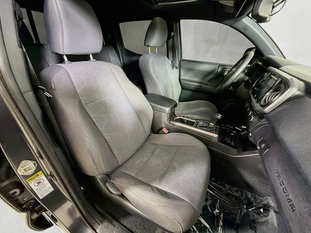 Used 2016 Toyota Tacoma TRD Sport AWD/4WD image 26