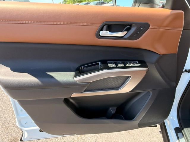 Certified 2025 Nissan Pathfinder Platinum image 12