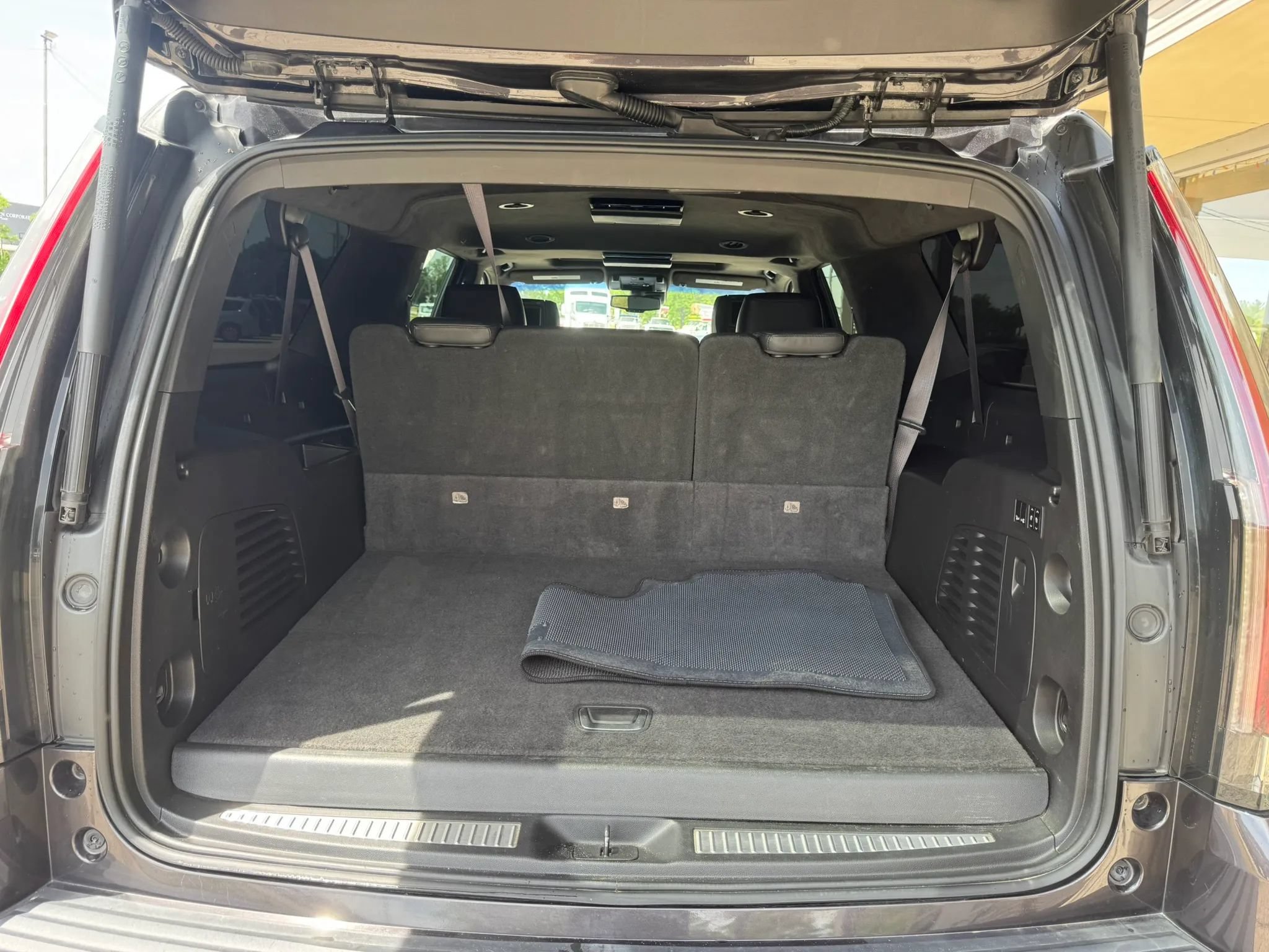 Used 2016 Cadillac Escalade ESV Platinum AWD/4WD image 22
