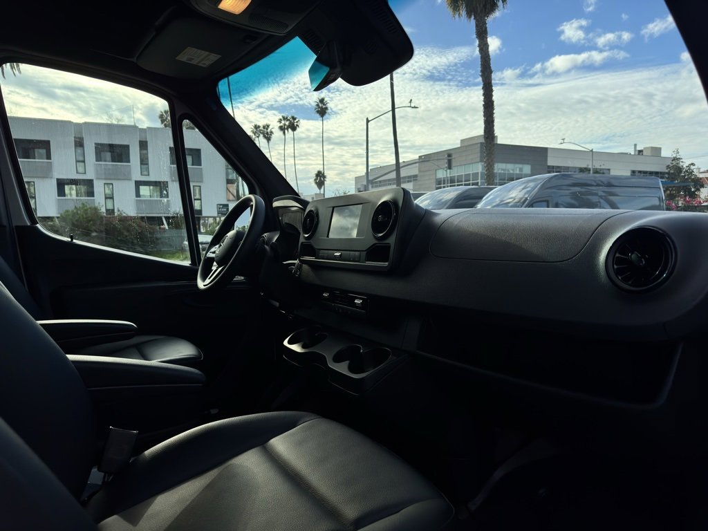 Used 2024 Mercedes-Benz Sprinter 2500 image 28